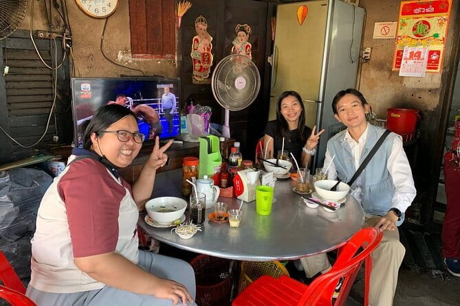 Phnom Penh Morning Breakfast, Market and Art Tour by Tuktuk - Breakfast Stop: Local Noodles, Coffee, and a Phnom Penh Morning Mood