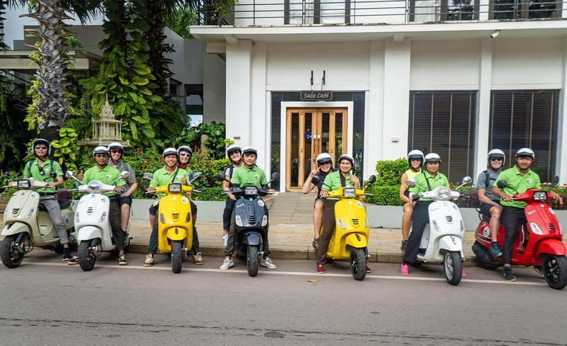 Phnom Penh: Morning Foodie, Market Walking & Street Art Tour - Wat Botum Park Lunch Break, Coffee and Tea in a Slower Pace