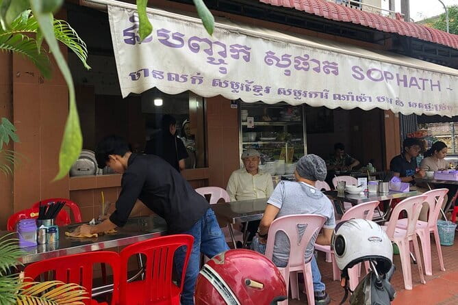 Phnom Penh Night City Highlights & Local Food tour by Tuktuk - The Tuktuk Pickup That Sets the Tone