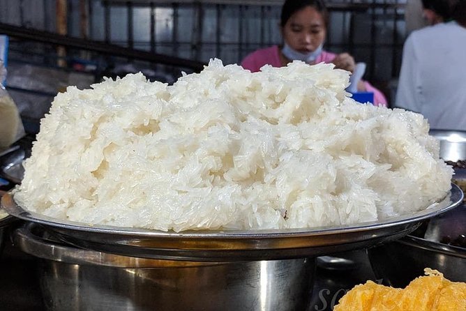 Phnom Penh Nightlife Street Food Tours - Stop 1: Orussey Market After Dark
