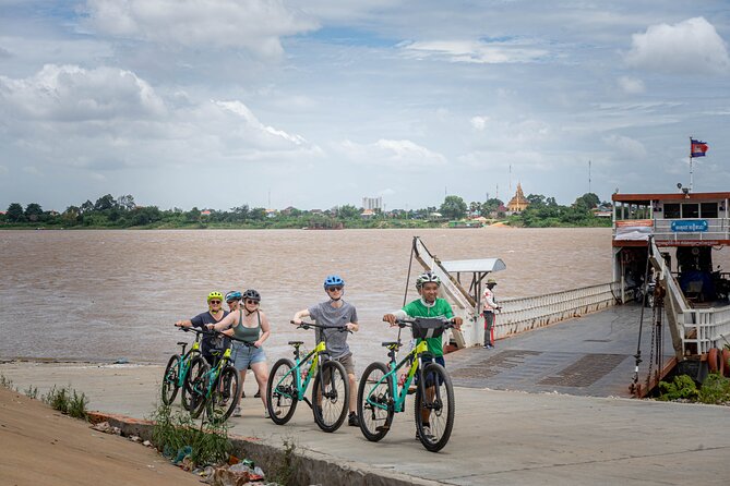 Phnom Penh Silk Island Bike Tour/ E-Bike or Tuk Tuk - The ride to Silk Island: flat-feeling roads, real pacing, real breaks