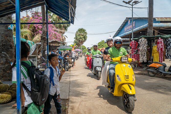 Phnom Penh Silk Island Vespa Tour / Tuk Tuk Available - Silk Island Community Center: seeing silk weaving as work, not performance