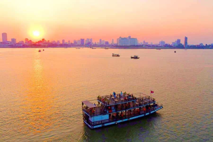 Phnom Penh: Sunset Cruise with Unlimited Beer &Fruit platter - Your 90-minute river route: what you’ll actually see from the water