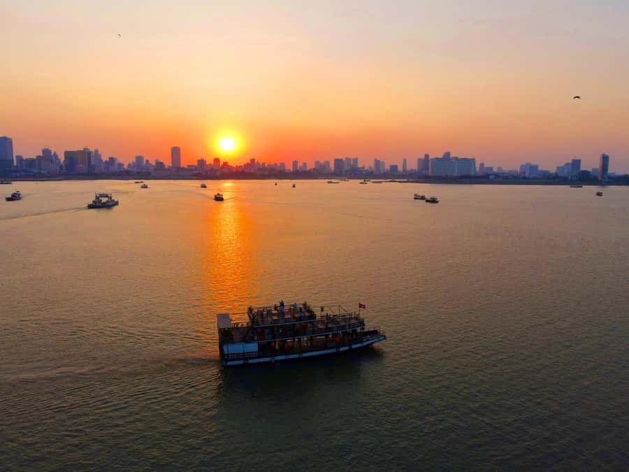 Phnom Penh: Sunset Cruise with Unlimited Beer &Fruit platter - The guide’s commentary: Royal Palace, bridges, and the Four Faces River story