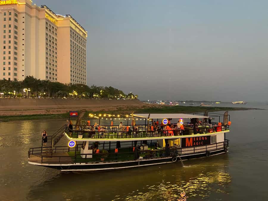 Phnom Penh: Sunset Cruise with Unlimited Beers & BBQ Buffet - Timing the Boat: Why the 5pm Departure Matters