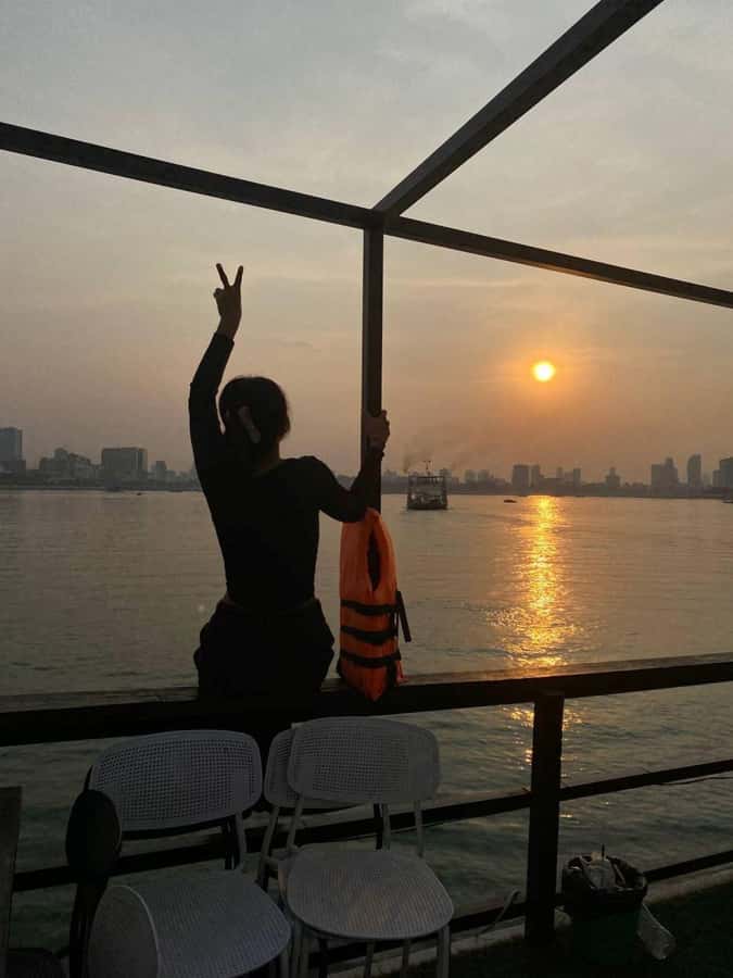 Phnom Penh: Sunset Cruise with Unlimited Beers & BBQ Buffet - Sunset Over Mekong to Tonle Sap: The Sky Color Shift