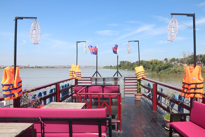 Phnom Penh to Siem Reap Cruise/road tour or Siem Reap/Phnom Penh - BBQ lunch and drinks: where the day can go from good to great