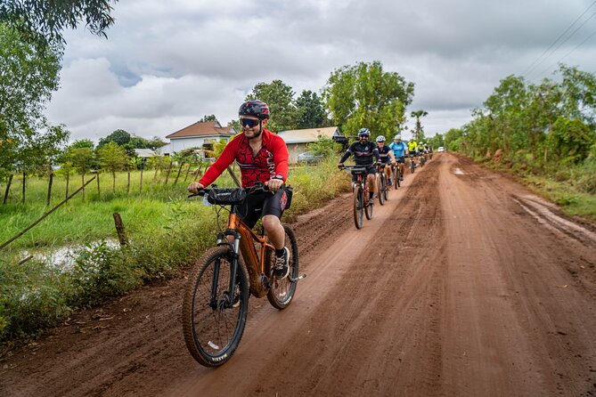 Phnom Penh to Silk Island Sunset Bike Tour/ E-Bike or Tuk Tuk - Stop 1: Mongkol Serey Temple, a calm start before the pedals