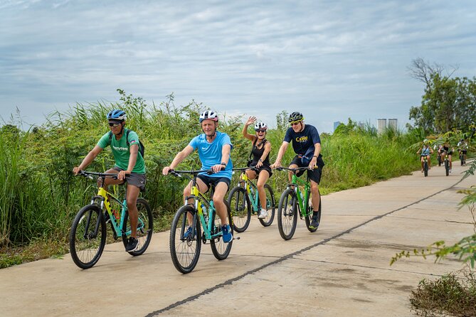 Phnom Penh to Silk Island Sunset Bike Tour/ E-Bike or Tuk Tuk - Silk Island cycling and silk weaving: why this stop is the main event
