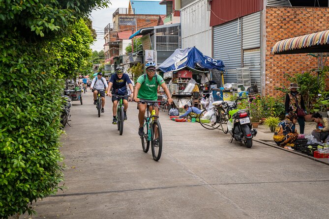 Phnom Penh to Silk Island Sunset Bike Tour/ E-Bike or Tuk Tuk - Sunset by the riverside: snacks, a drink, and real timing