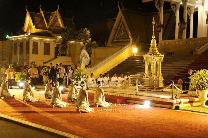Phnom Penh Vital Discovery-Full Day Tour (Including all services) - Wat Phnom: the city’s hilltop landmark and an easy start