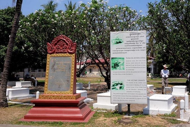 Phnom Penh Vital Discovery-Full Day Tour (Including all services) - Mekong views, riverfront life, and quick photo breaks