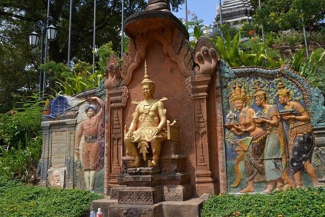 Phnompenh a full day tour excursive with guide and driver - Wat Phnom hillock around 11am, a useful mid-day reset