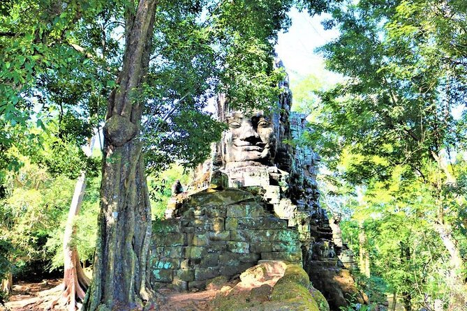 Preah Khan, Neak Pean and Pre-Rup Private Tour - Ta Som: a short jungle stop near Angkor Thom