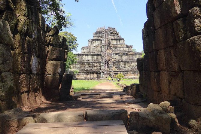 Preah Vihear, Koh Ker & Beng Mealea Tour - Preah Vihear on a cliff, and why it still matters