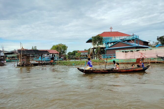 Private 2 Days Angkor Wat Sunrise, Floating Village & Beng Mealea - Bayon and Ta Prohm: the two moods of Angkor Thom