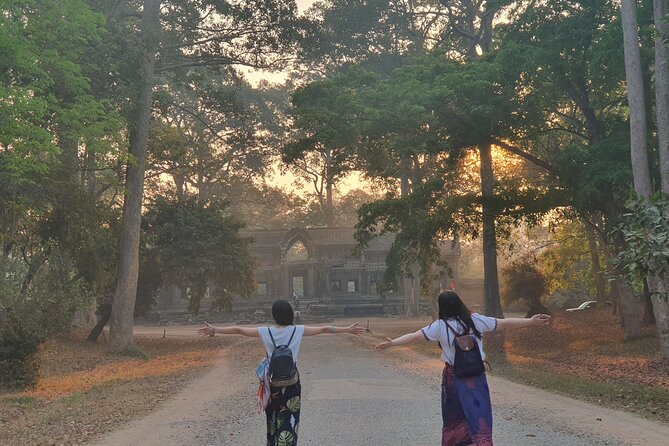 Private Angkor Sunrise & Major Temples Tour by English Speaking SUV Car Driver - Sras Srong and the Calm Pace Before Ta Prohm