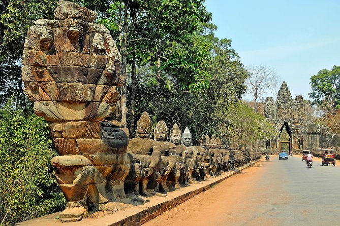Private Angkor Wat Guided Sunset Tour - Phnom Bakheng Sunset: Your Evening Payoff