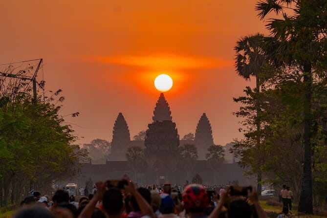 Private Angkor Wat Sunrise Guide Tour include Breakfast and Snack - Victory Gate and Bayon Inside Angkor Thom’s Main Core