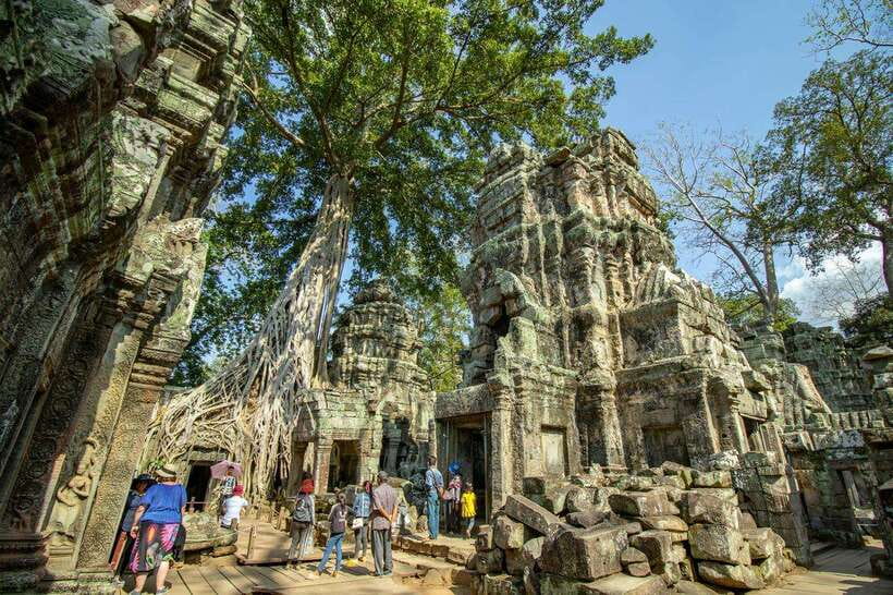 Private Angkor Wat Sunset Tour with Lunch and Snack Included - Angkor Thom highlights: South Gate, Bayon, and Victory Gate