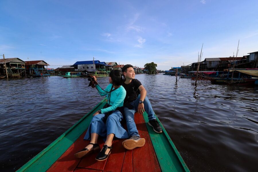 Private Beng Mealea and Floating Village Tour with Sunset - Lunch break with palm sugar flavor built in