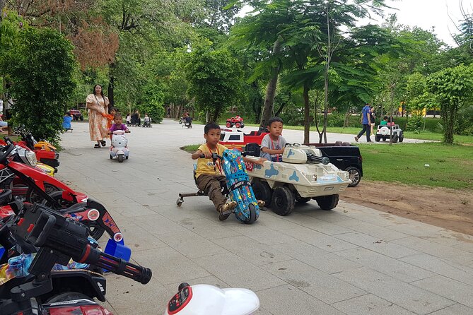 Private City Tour in Siem Reap - Psar Chaa Old Market for real city life and simple souvenir sense