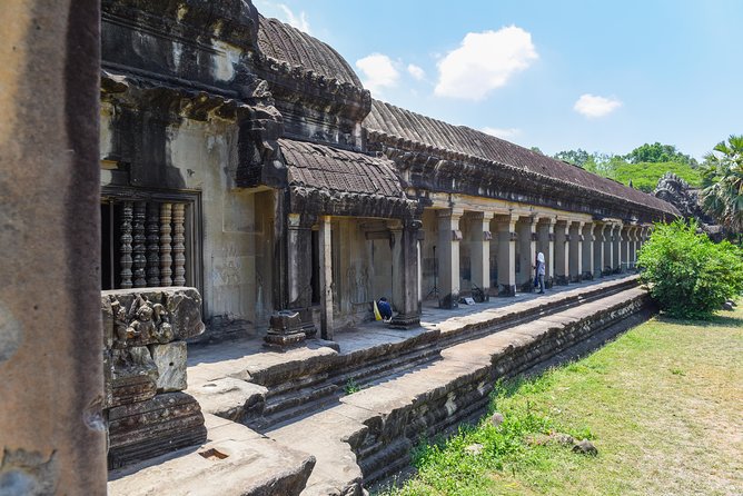 Private Full-Day Angkor Temple and Sunset Viewing with Lunch - Lunch at a Local Spot: What Is Included and How to Beat the Heat