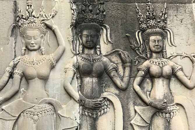 Private Guided Angkor Wat Tour by Lady Tuk Tuk with Monk Blessing - Stop 4: Angkor Thom South Gate, giant faces and entry grandeur