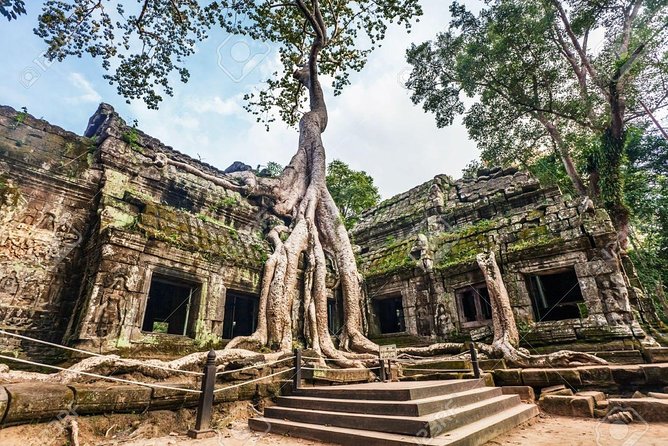 Private guided Full -day Angkor tour with sun set - Phnom Bakheng sunset: the viewpoint plan for the best light over Angkor Wat