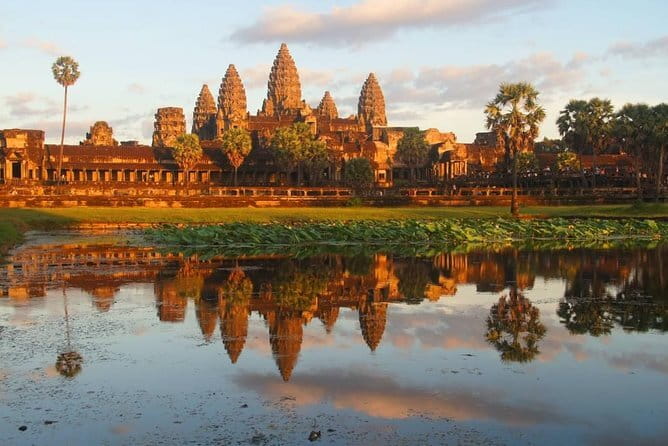 Private Kbal Spean Trekking Tour with Banteay Srei - Pre Rup: A Temple Mountain With a Date Stamp