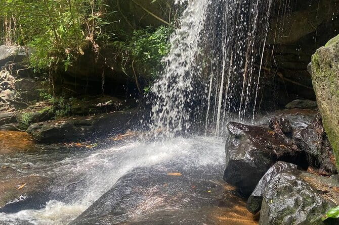 Private Kbal Spean Trekking Tour with Banteay Srei - Banteay Srei: Tiny Temple, Huge Detail