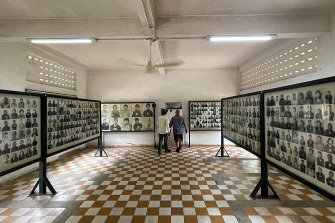 Private Phnom Penh Tour: Royal Palace & Killing Fields - Wat Phnom: the legend stop that still matters
