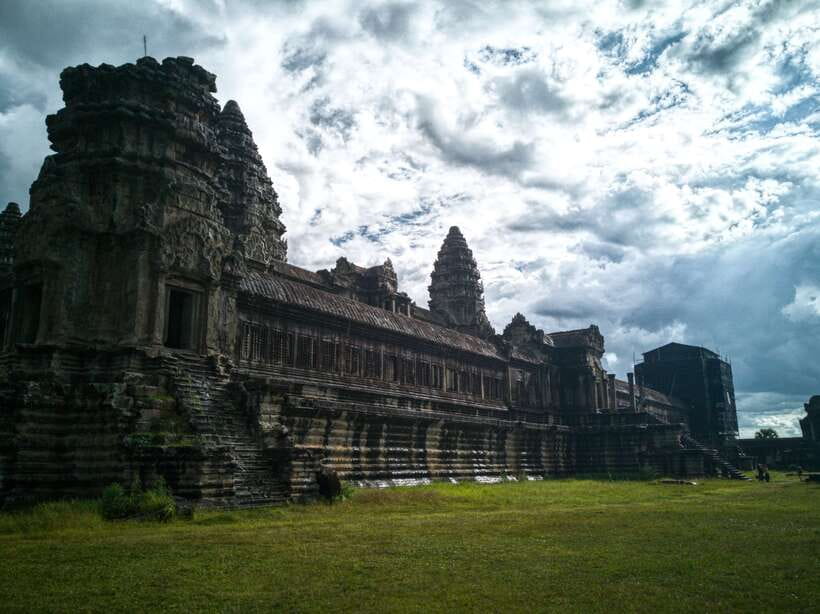 Private Sunrise Angkor Wat Tour - Bayon Temple: the smiling faces, and why you see it twice