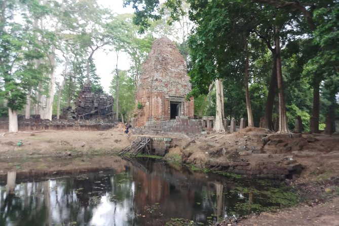 Private Tour to Beng Mealea Jungle Temple and Koh Ker - Getting out of Siem Reap: the early start and the private-car comfort