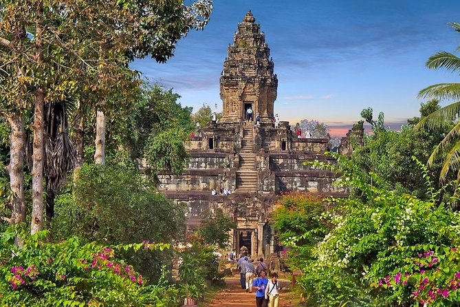 Private Tours Angkor Wat For 2 Days - How Day 1 Flows From Banteay Srei Carvings to Phnom Bakheng Views