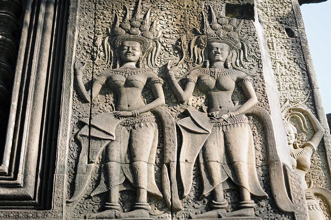 Private Tuk Tuk Tour to Angkor Wat and Small Circle with Two Extras - Prasat Kravan, Prasat Bat Chum, and Srah Srang: small temples that reward looking