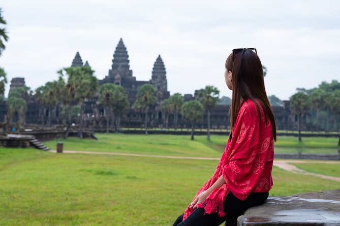Professional Photo Shoot in Angkor Archaeological Park, Siem Reap - The Photo Package: 60-70 Edited Photos Plus Unlimited Raw Files