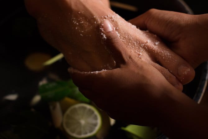 Relaxation Spa Package in Phnom Penh - Step one: feet cleansing and a needs check that sets the tone