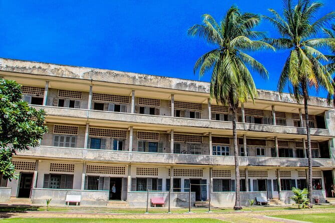 S-21 Prison and Killing Fields - Choeung Ek Genocidal Center: preparing for the drive and the first 1.5 hours