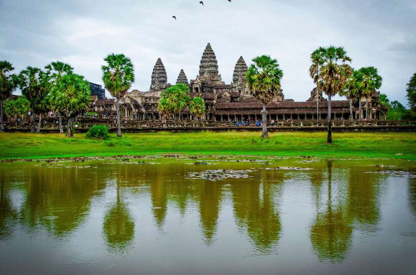 Seat-In-Coach: Small Circuit tour with Sunrise at Angkor Wat - Key moments that make this Angkor sunrise tour work