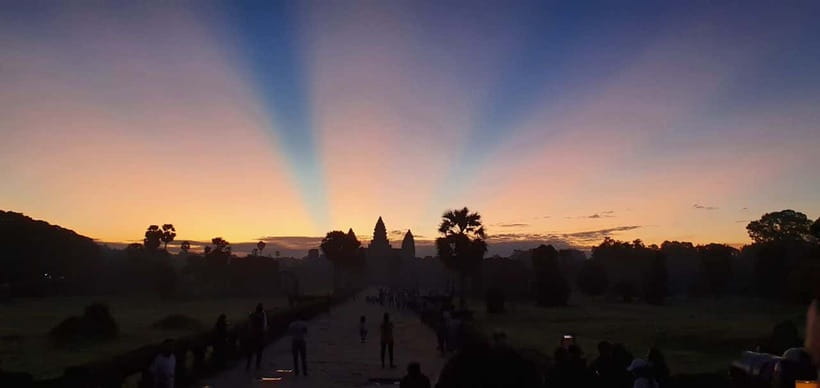 Seat-In-Coach: Small Circuit tour with Sunrise at Angkor Wat - Sunrise at Angkor Wat at 4:20 AM, why the timing matters
