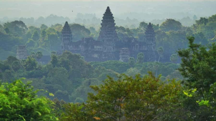 Shared day tour with Spanish-speaking guide at Angkor Temple. - Bayon temple faces plus the Terrace of the Elephants and Leper Kings