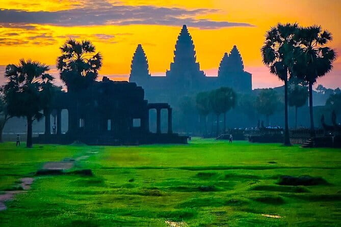 Siem Reap: 1 Day Angkor Wat + Sunrise Private Tour with Tuk-Tuk - Key highlights you will care about