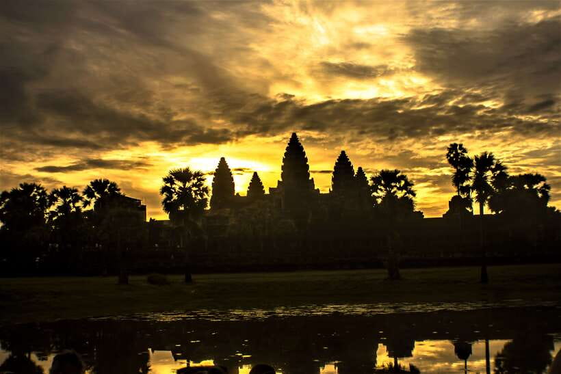 Siem Reap: 2-Day Temple Highlights Sunrise and Sunset Option - Day 1 outside Angkor Thom: Pre Rup to Preah Khan, with Banteay Srei as the highlight detour