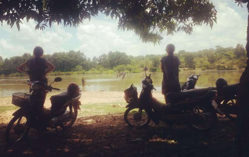 Siem Reap: 3-Hour Ancient Trails Motorbike Tour - Pradak Market and the Pagoda Visit: Human Stops, Not Photo Stops