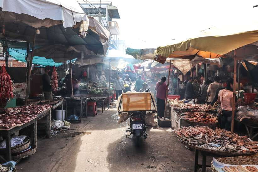 Siem Reap: 3-Hour Behind-the-Scenes Tuk-Tuk Tour - Khmer Ceramics: Watching Local Craftspeople at Work