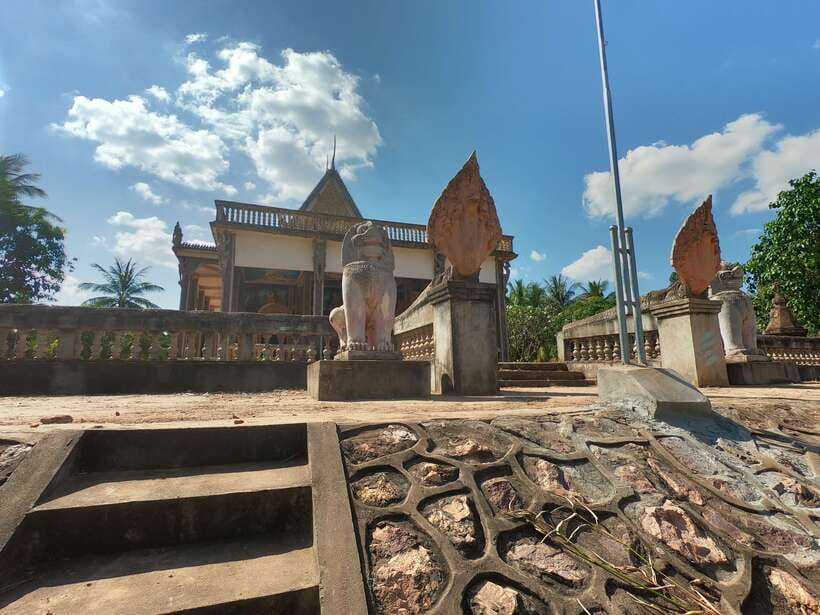 Siem Reap: 6-Hour Easy Rider Motorbike Tour - Lunch by Kulen Mountain: a break that actually refreshes