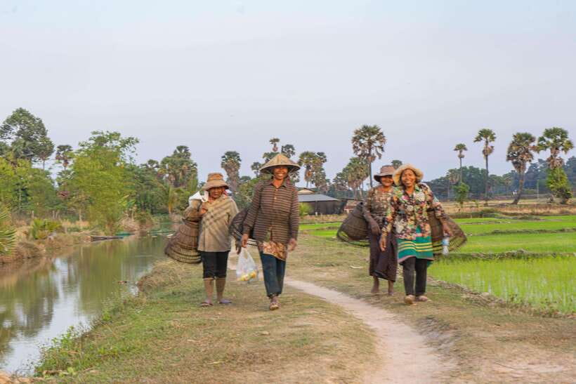 Siem Reap: Afternoon Cooking Class & Village Tour - Dinner at the Village Table: 2 Main Dishes and Dessert