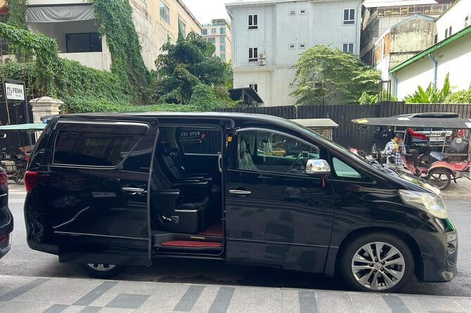 Siem Reap Airport Taxi Transfer - City Center Hotels - The ride into town: what 30 to 40 minutes feels like
