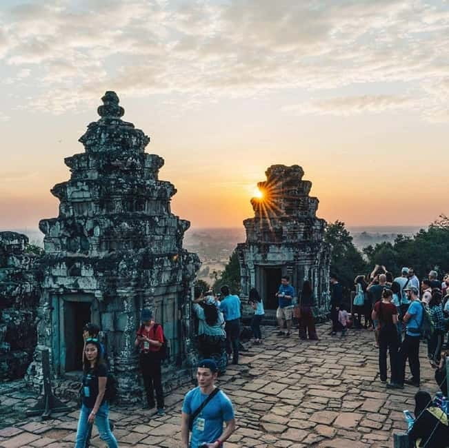 Siem Reap: Angkor 1-Day Private Tour with Sunset or Sunrise - Starting at the South Gate and Angkor Thom, how the story unfolds